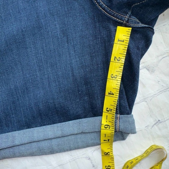 NWT Women’s 20W Levi’s Mid Length Hypersoft Denim Shorts - Picture 8 of 8